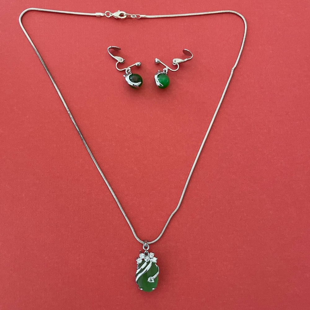 Set earrings and necklace (green and silver)